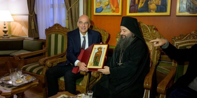 Επίσκεψη Δένδια στη Διοίκηση του Αγίου Όρους