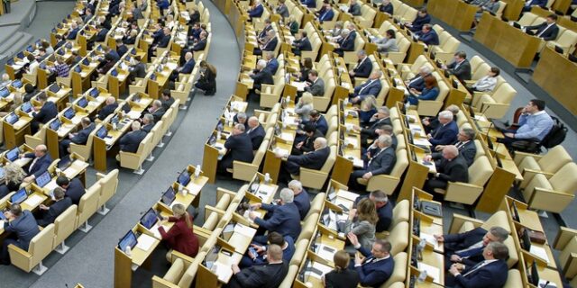 Ρωσία: Ετοιμάζει υψηλότερη φορολόγηση για όσους πολίτες έφυγαν από τη χώρα