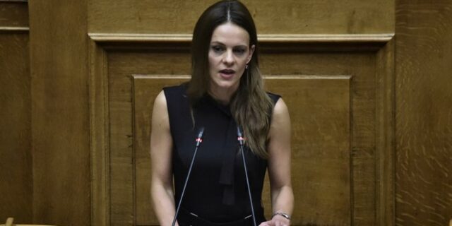 Αχτσιόγλου: Η ιλαροτραγωδία “κυβέρνηση Μητσοτάκη κατά τραπεζών” συνεχίζεται