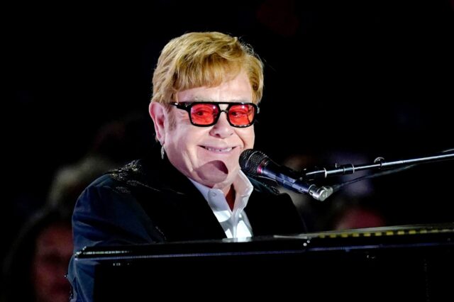 Elton John: Σε μια “πυραμίδα” θα δώσει την τελευταία του συναυλία στο Ηνωμένο Βασίλειο
