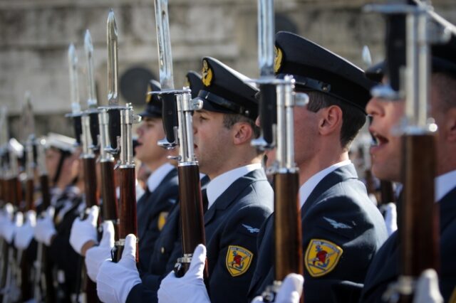 “Στα κάγκελα” τα στελέχη των Ενόπλων Δυνάμεων κατά της κυβέρνησης 