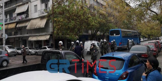 Θεσσαλονίκη: Οργή για τον πυροβολισμό του 16χρονου – Ένταση έξω από το Ιπποκράτειο