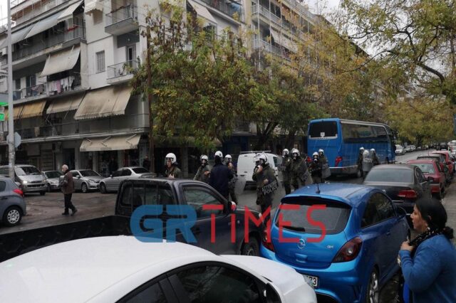 Θεσσαλονίκη: Οργή για τον πυροβολισμό του 16χρονου – Ένταση έξω από το Ιπποκράτειο