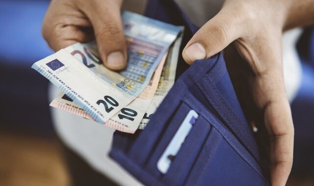 ΥΠΟΙΚ για Εξωδικαστικό: Σε ρύθμιση οφειλές 1,08 δισ. ευρώ