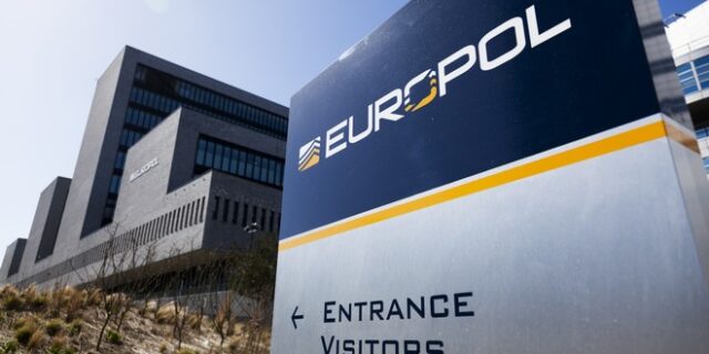 Europol: Επιχείρηση πρωτοφανούς έκτασης για τη διάλυση δικτύου συνθετικών ναρκωτικών