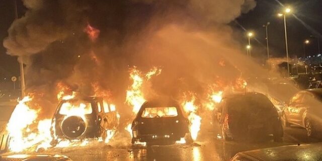 Αλεξανδρούπολη: Φωτιά στο πάρκινγκ του αεροδρομίου – Κάηκαν 8 οχήματα