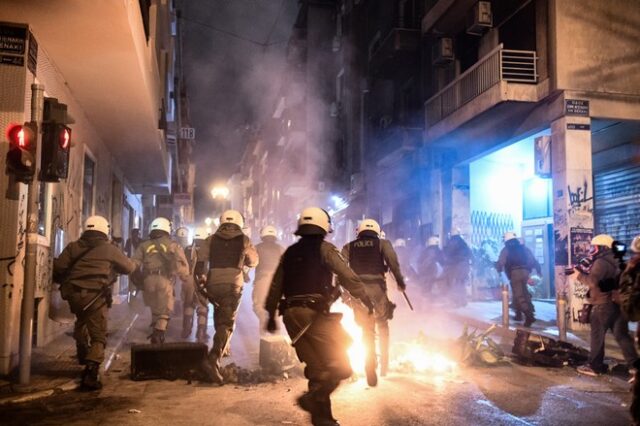 Δολοφονία Γρηγορόπουλου: Σε συλλήψεις μετατράπηκαν 9 προσαγωγές διαδηλωτών στα Εξάρχεια