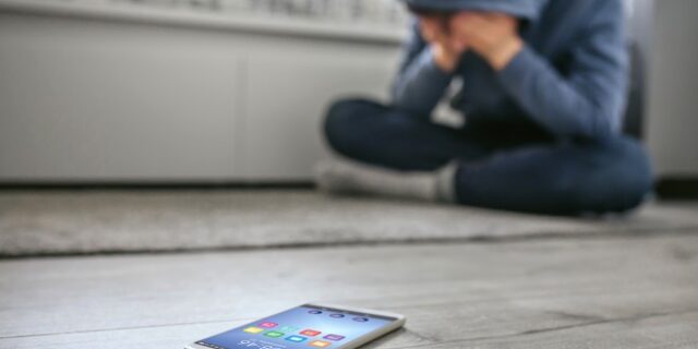 ΗΠΑ: Πάνω από 3.000 ανήλικοι έπεσαν θύματα σεξουαλικής παρενόχλησης μέσω διαδικτύου – 12 αυτοκτόνησαν