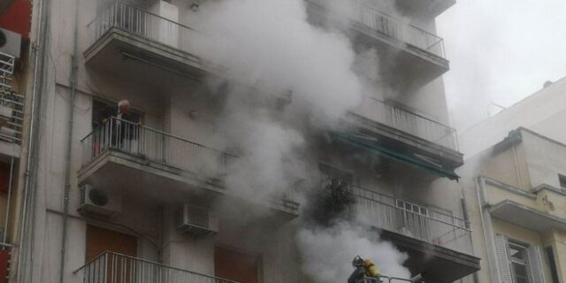 Θεσσαλονίκη: Φωτιά σε διαμέρισμα – Στο νοσοκομείο δύο άτομα