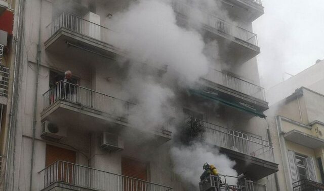 Θεσσαλονίκη: Φωτιά σε διαμέρισμα – Στο νοσοκομείο δύο άτομα
