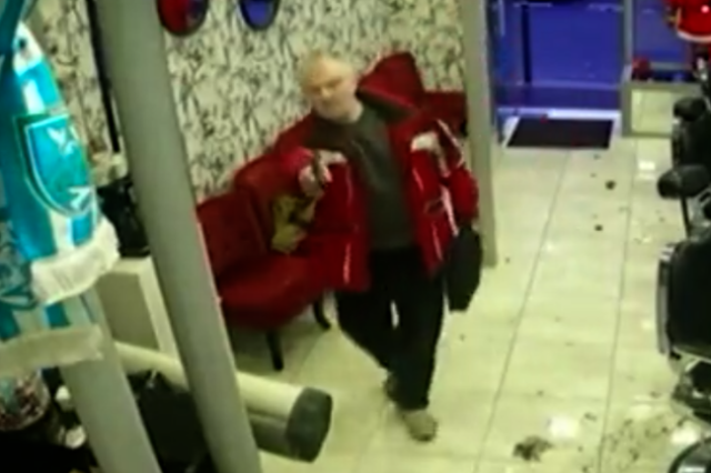 Γαλλία – Βίντεο ντοκουμέντο: Ο 69χρονος δράστης εισβάλλει με όπλο σε κουρείο μετά τη δολοφονική επίθεση