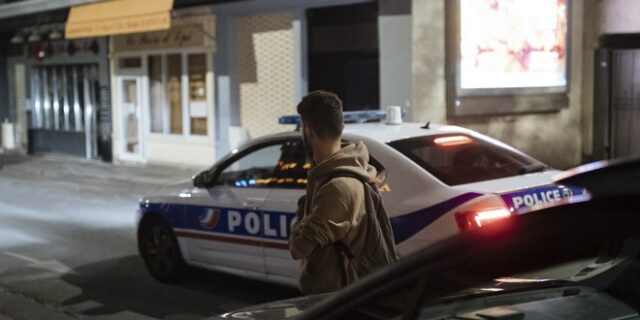 Γαλλία: Τούρκος επιτέθηκε με ψαλίδι σε κουρέα επειδή έπαιζε κουρδική μουσική