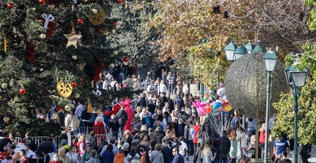 Χριστούγεννα 2022 – ΓΣΕΕ: Πώς να υπολογίσετε τις αμοιβές των αργιών
