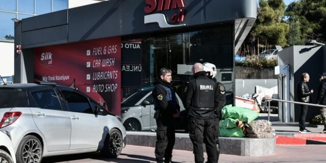 Γλυκά Νερά: Παραδόθηκαν οι δράστες που άνοιξαν πυρ έξω από βενζινάδικο