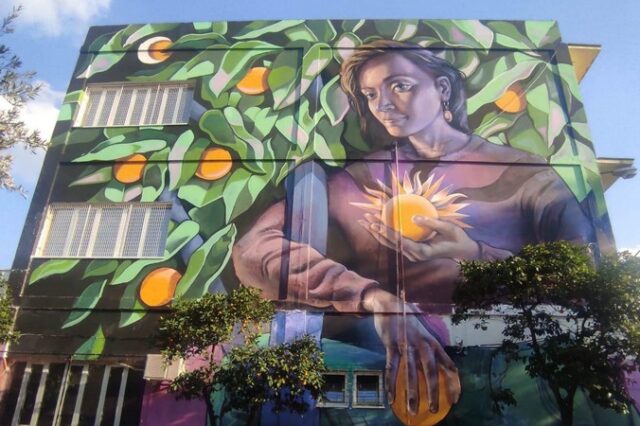 Χαλάνδρι: Εκπληκτικό και γεμάτο συμβολισμούς γκράφιτι σε Λύκειο της πόλης
