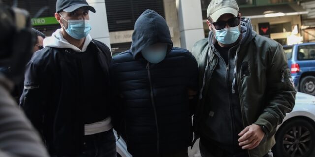 Γυναικοκτονία στον Πειραιά: Στον εισαγγελέα ο καθ’ ομολογία δράστης