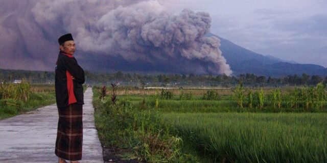 Ινδονησία: Συναγερμός μετά την έκρηξη στο ηφαίστειο Σεμερού – Κίνδυνος για κατοικημένες περιοχές