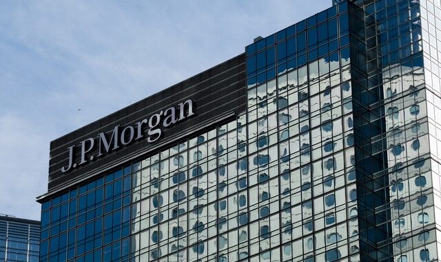 Έκλεισε το deal της JP Morgan για το 48,5% της Viva Wallet