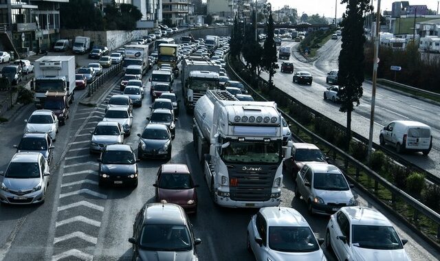 Κίνηση στους δρόμους: Μποτιλιάρισμα στον Κηφισό, συμφόρηση στην Κηφισίας – LIVE Χάρτης