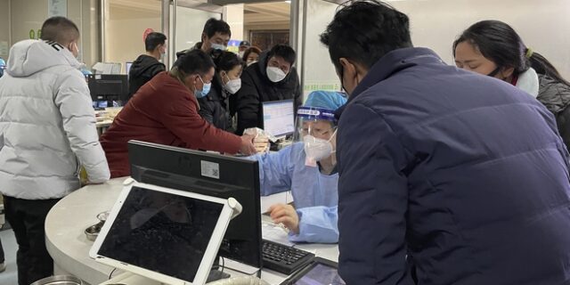 Κίνα: Πώς εξηγείται το χάος μετά το τέλος του “zero covid” – Παγκόσμια ανησυχία