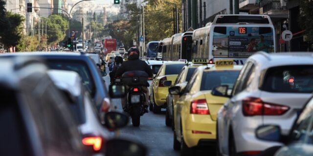 Αγία Παρασκευή: Ένας τραυματίας από ανατροπή αυτοκινήτου στο Σταυρό – Κυκλοφοριακά προβλήματα