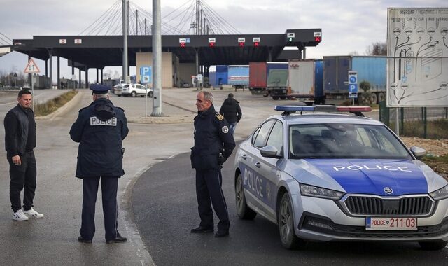 Έκλεισε το βασικό συνοριακό πέρασμα στο Κόσοβο