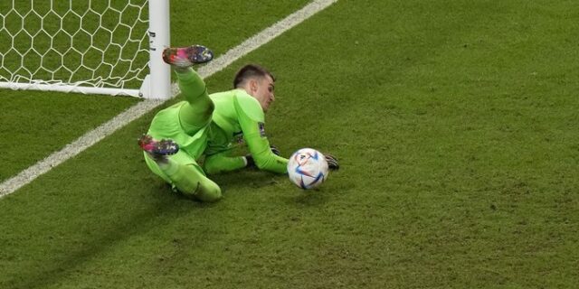 Ιαπωνία-Κροατία 1-3 πεν. (1-1): Οι Κροάτες πήραν το θρίλερ στα πέναλτι με ήρωα τον Λιβάκοβιτς και πέταξαν στους 8