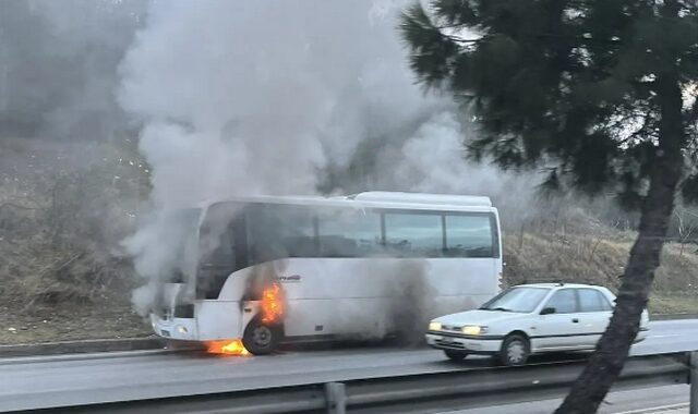 Θεσσαλονίκη: Φωτιά σε σχολικό λεωφορείο – Απεγκλωβίστηκαν οι μαθητές