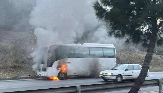 Θεσσαλονίκη: Φωτιά σε σχολικό λεωφορείο – Απεγκλωβίστηκαν οι μαθητές