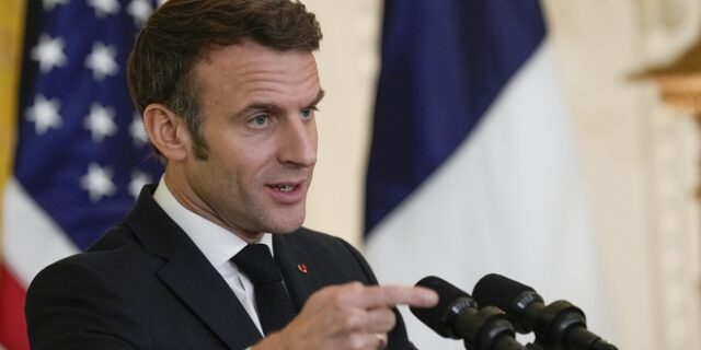 Πόλεμος στην Ουκρανία: Αντιδράσεις στην πρόταση Μακρόν περί “εγγυήσεων ασφαλείας” στη Ρωσία