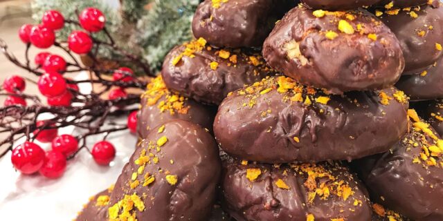 Συνταγή για μελομακάρονα με σοκολάτα και πορτοκάλι