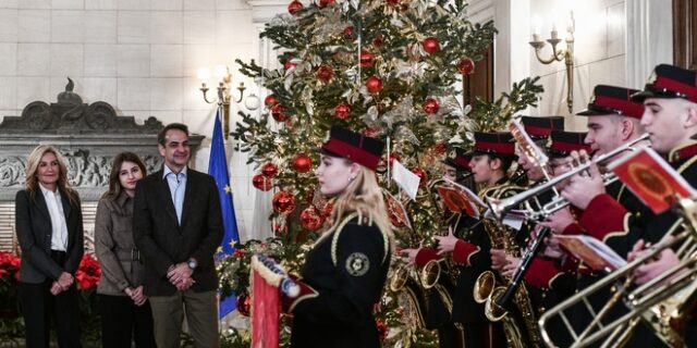 Τα χριστουγεννιάτικα κάλαντα στον Κυριάκο Μητσοτάκη