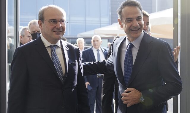 ΣΥΡΙΖΑ: Να απαντήσει ο Μητσοτάκης ποιοι ήταν οι λόγοι για τουλάχιστον 6 διατάξεις παρακολούθησης Χατζηδάκη