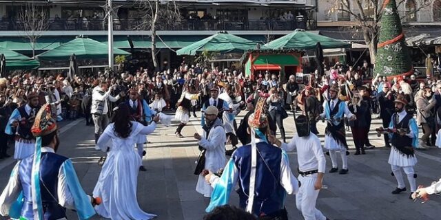 Κοζάνη: Οι Μωμόγεροι “ξεχύθηκαν” στους δρόμους