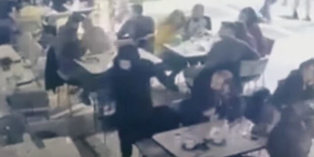 Νέα Σμύρνη: Η στιγμή της εκτέλεσης σε καφετέρια – Βίντεο σοκ