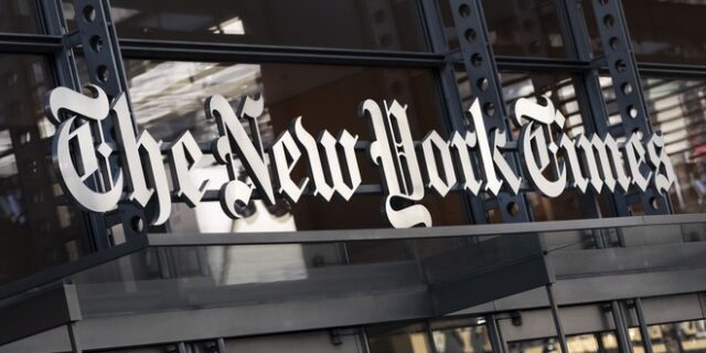 New York Times: Ιστορική απεργία για αυξήσεις στους μισθούς