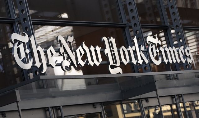 New York Times: Ιστορική απεργία για αυξήσεις στους μισθούς