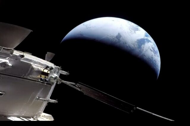 Το διαστημικό σκάφος Orion επέστρεψε στη Γη – Έγινε η προσθαλάσσωση