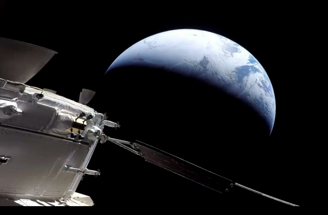 Το διαστημικό σκάφος Orion επέστρεψε στη Γη – Έγινε η προσθαλάσσωση