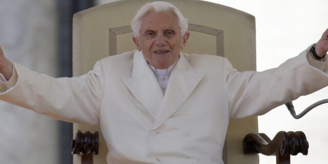 Πάπας Βενέδικτος ΙΣΤ’: Ο Βασιλιάς Κάρολος και ο Αντόνιο Γκουτέρες απέτισαν φόρο τιμής