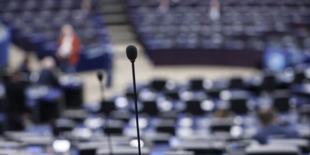 “Είδαμε συναδέλφους μας να κλαίνε” – Βαρύ κλίμα στην Ευρωβουλή