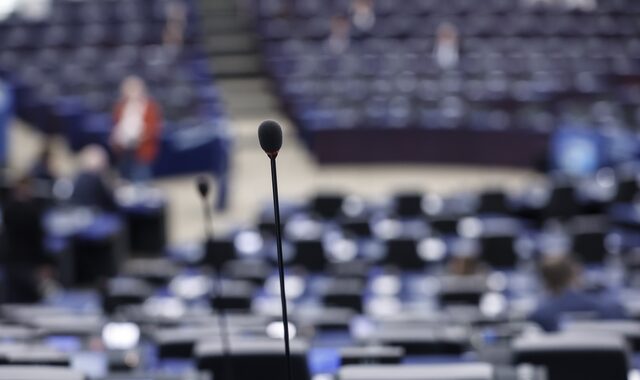 “Είδαμε συναδέλφους μας να κλαίνε” – Βαρύ κλίμα στην Ευρωβουλή