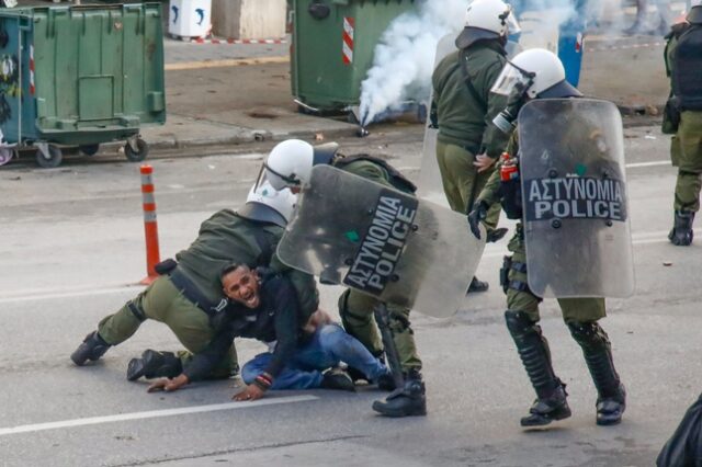 Θεσσαλονίκη: Αστυνομικοί χτύπησαν τον πατέρα του 16χρονου – “Τον γιο μου σκοτώσανε”