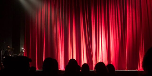 Τρεις παραστάσεις για όλα τα γούστα στη θεατρική Αθήνα