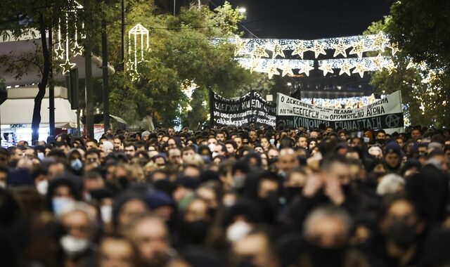 Δολοφονία Γρηγορόπουλου: Μεγαλειώδεις πορείες, συγκρούσεις και βίαιες προσαγωγές σε Αθήνα και Θεσσαλονίκη
