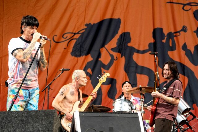 Red Hot Chili Peppers: Το τραγούδι που δεν “τους καθόταν”, αλλά το βίντεο ξεπέρασε το 1 δισ. προβολές
