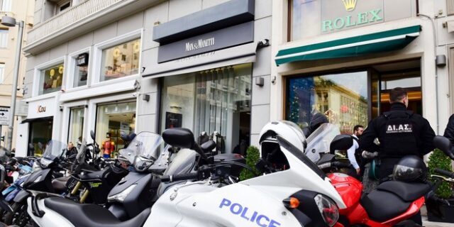 Σύνταγμα: Ένοπλη ληστεία στη Rolex – Αφαίρεσαν ακριβά ρολόγια