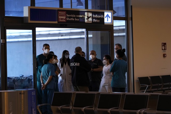 Κορονοϊος: Παρατηρητήριο παραλλαγών σε αεροδρόμια και νέα μέτρα στη “φαρέτρα” της Ευρώπης