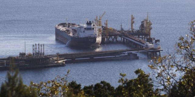 Σε ισχύ το εμπάργκο της ΕΕ στο ρωσικό πετρέλαιο και το όριο τιμής