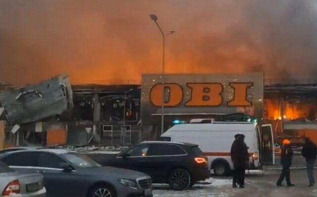 Ρωσία: Φωτιά σε εμπορικό κέντρο σε προάστιο της Μόσχας – Ένας νεκρός